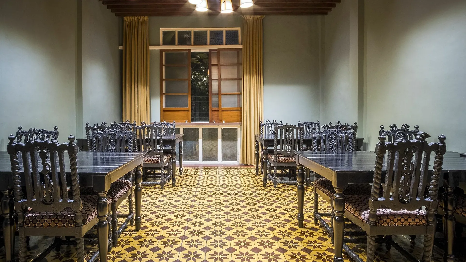 ****  The Henry Hotel Manila Pasay Philippines