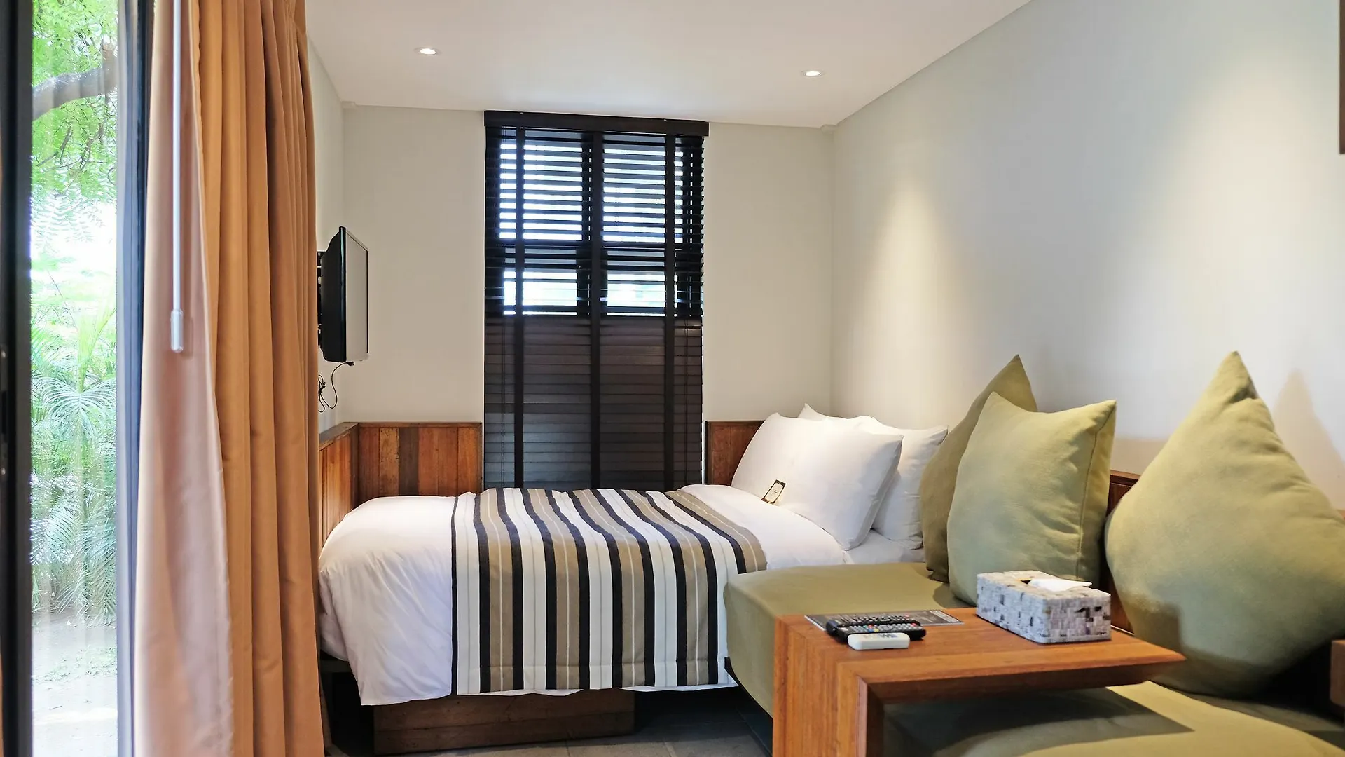 The Henry Hotel Manila Pasay 4*,